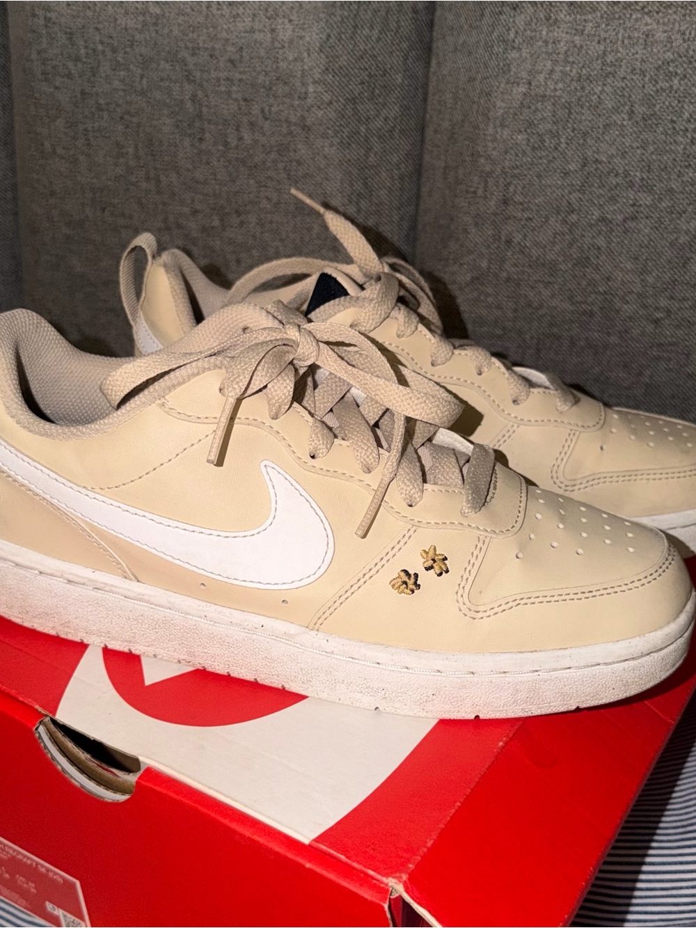 Nike Women's Beige Cream Sneakers with White Swoosh size 5.5 Y